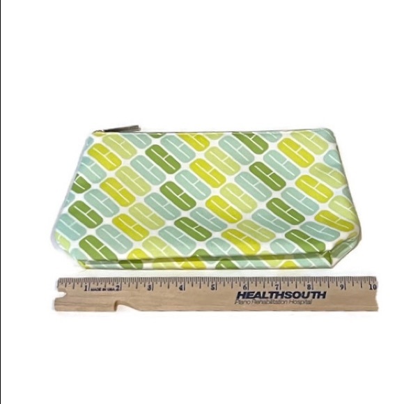 CLINIQUE SIGNATURE C GREEN AND YELLOW MAKEUP COSMETIC BAG - Picture 3 of 5